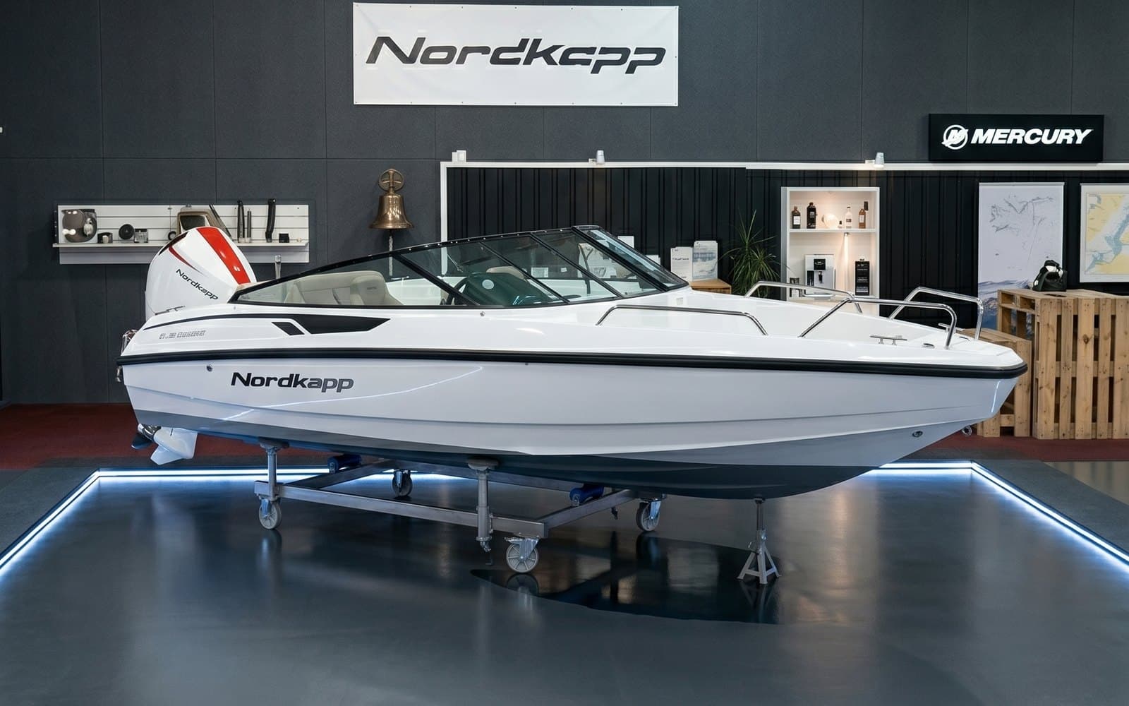 Nordkapp Avant 605 im Showroom des Sportbootcenter Hannover