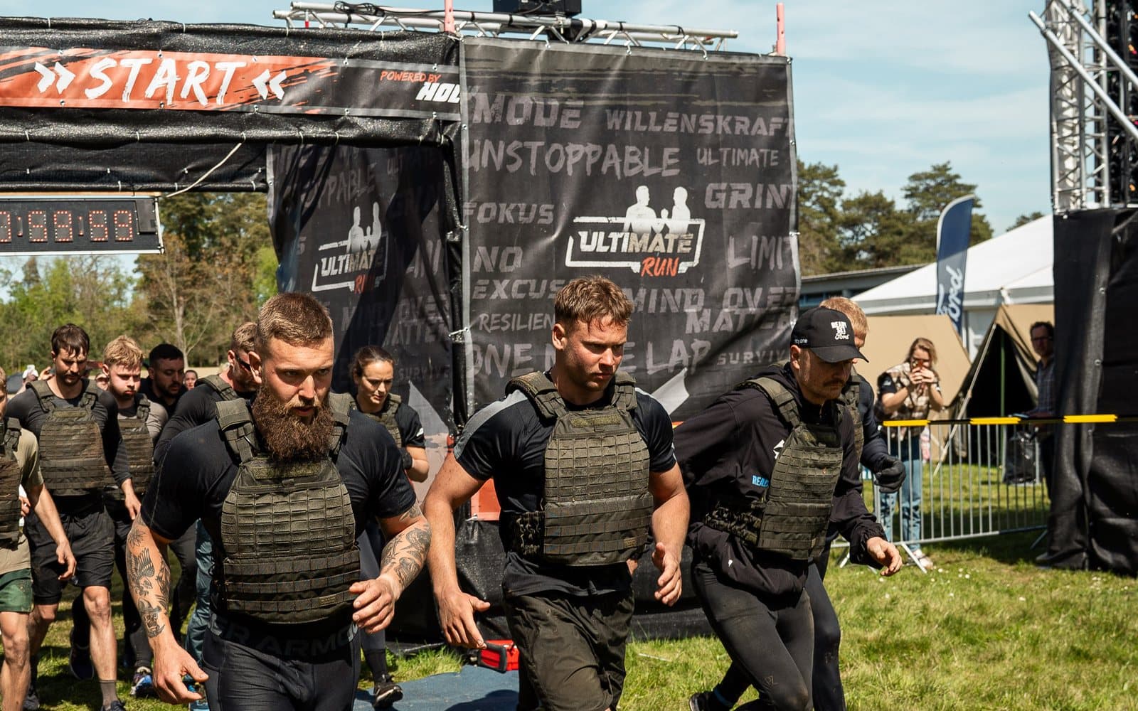 Athleten am Start des YouTube-Events Ultimate Run